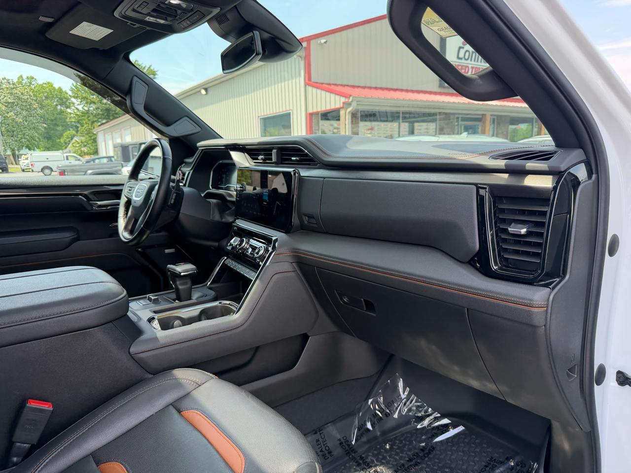 GMC Sierra 1500 4WD Crew Cab 147" AT4 2023