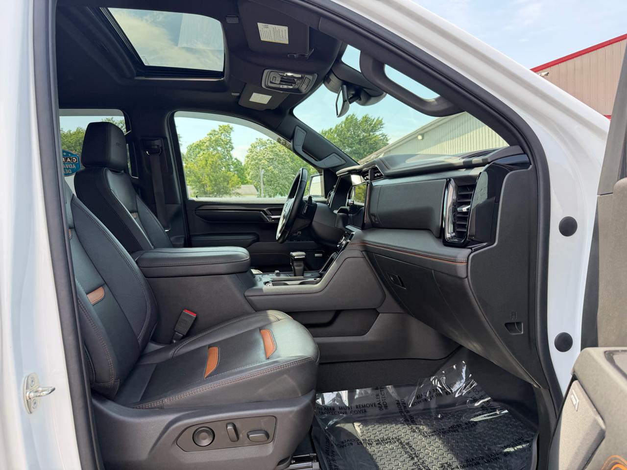 GMC Sierra 1500 4WD Crew Cab 147" AT4 2023