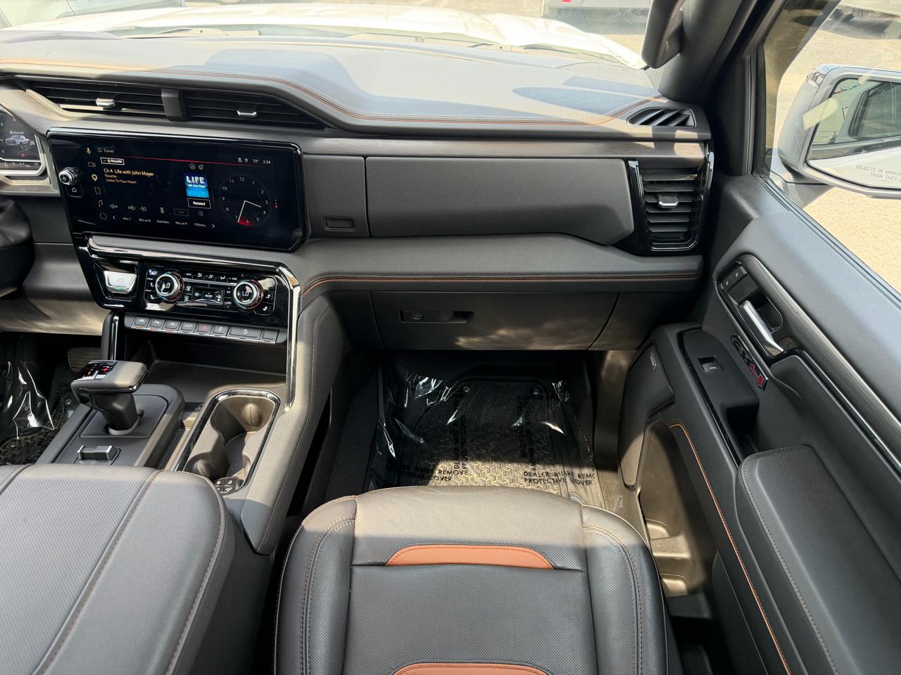 GMC Sierra 1500 4WD Crew Cab 147" AT4 2023
