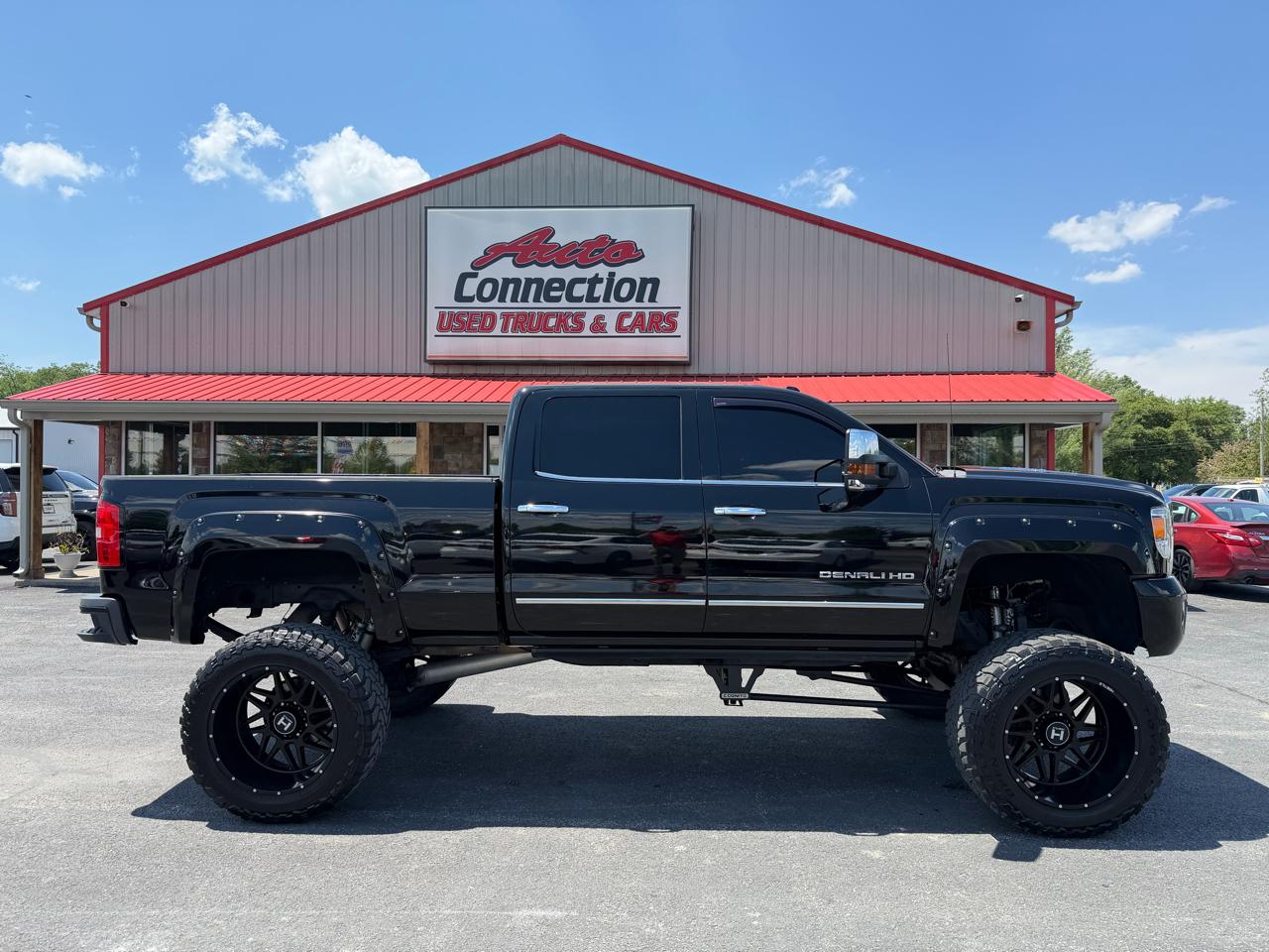 GMC Sierra 2500HD 4WD Crew Cab 153.7" Denali 2015