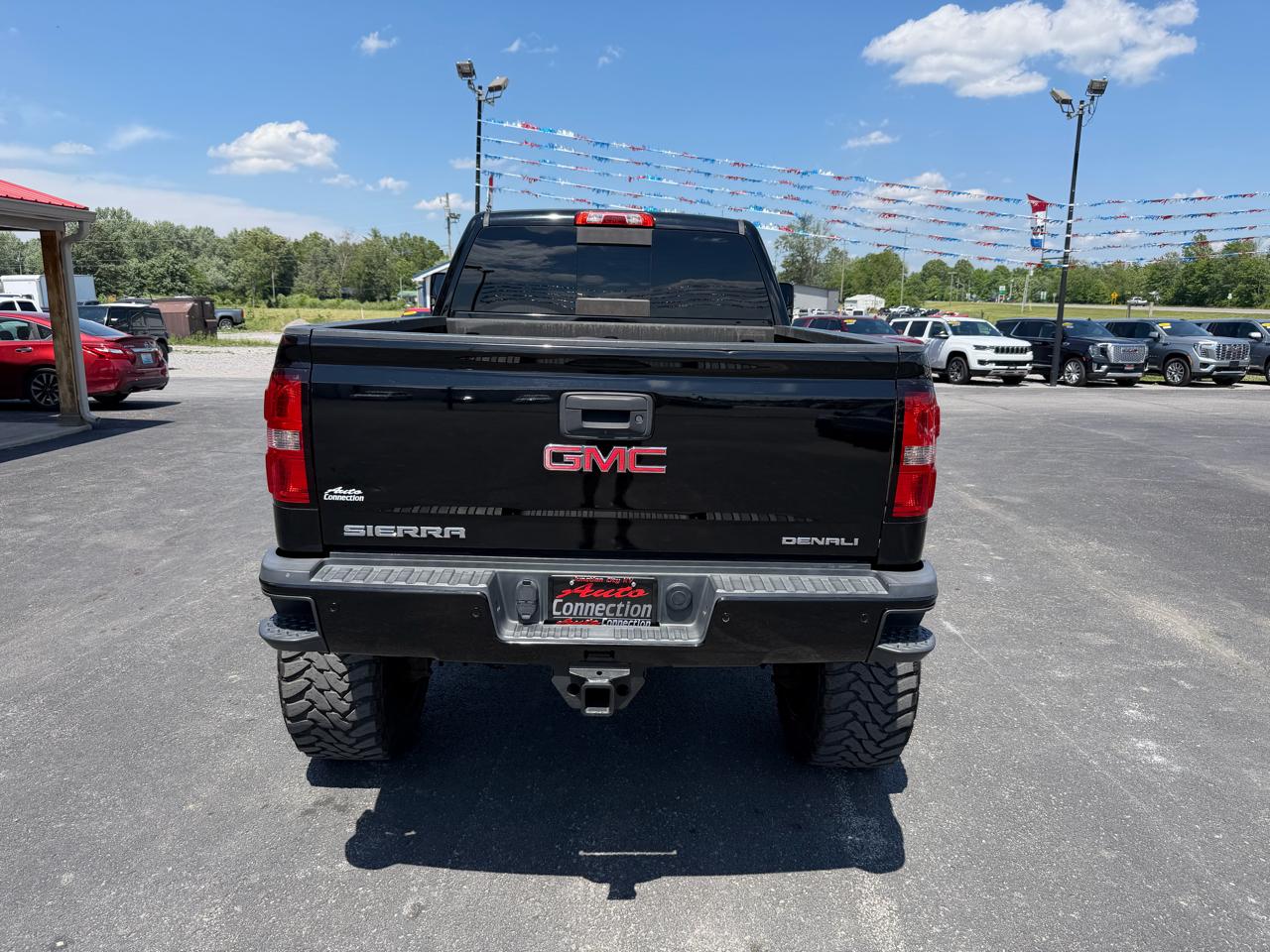 GMC Sierra 2500HD 4WD Crew Cab 153.7" Denali 2015