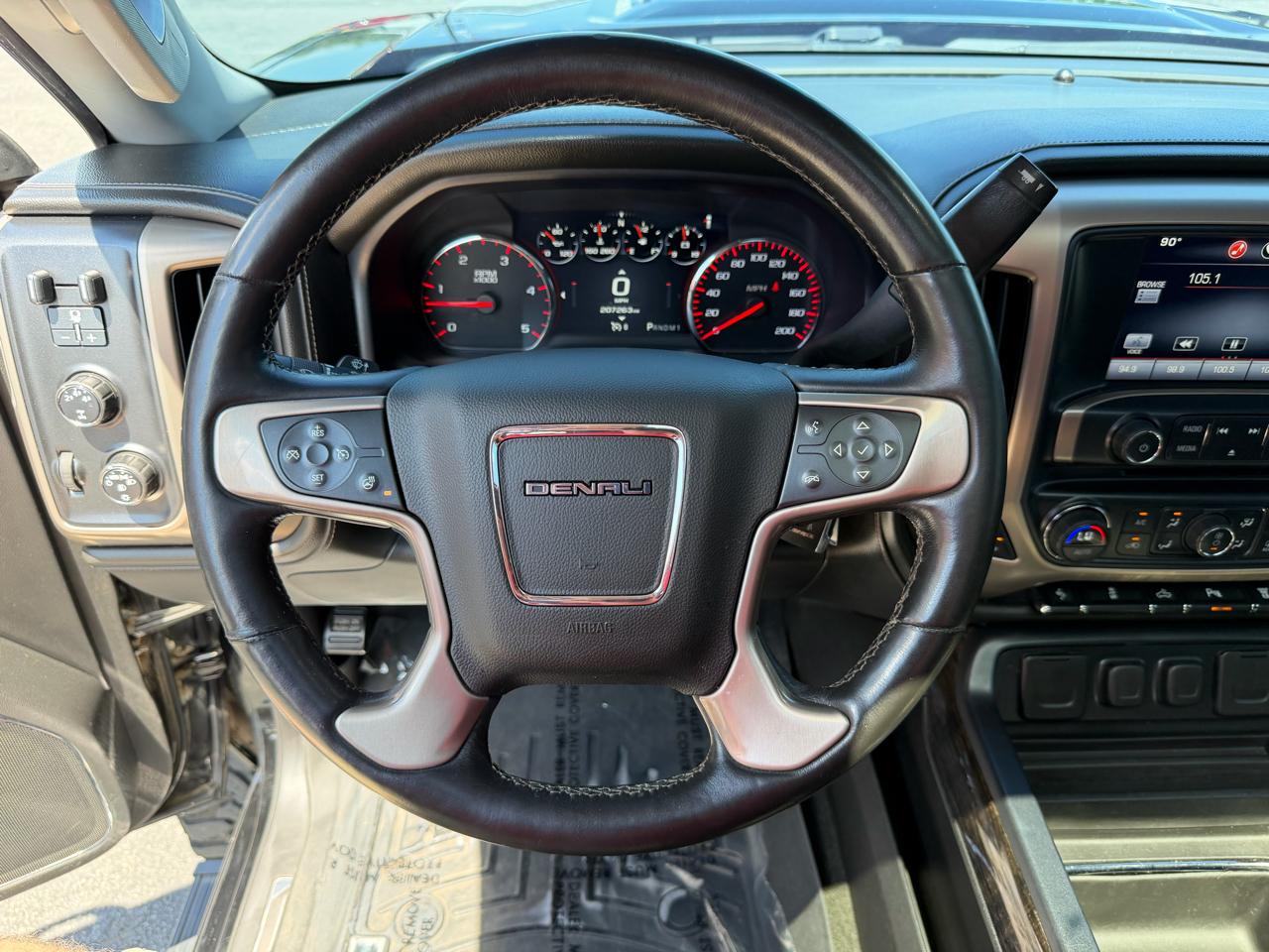 GMC Sierra 2500HD 4WD Crew Cab 153.7" Denali 2015