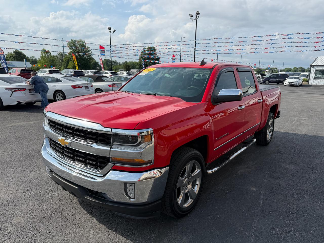 Chevrolet Silverado 1500 4WD Crew Cab 143.5" LT w/1LT 2018