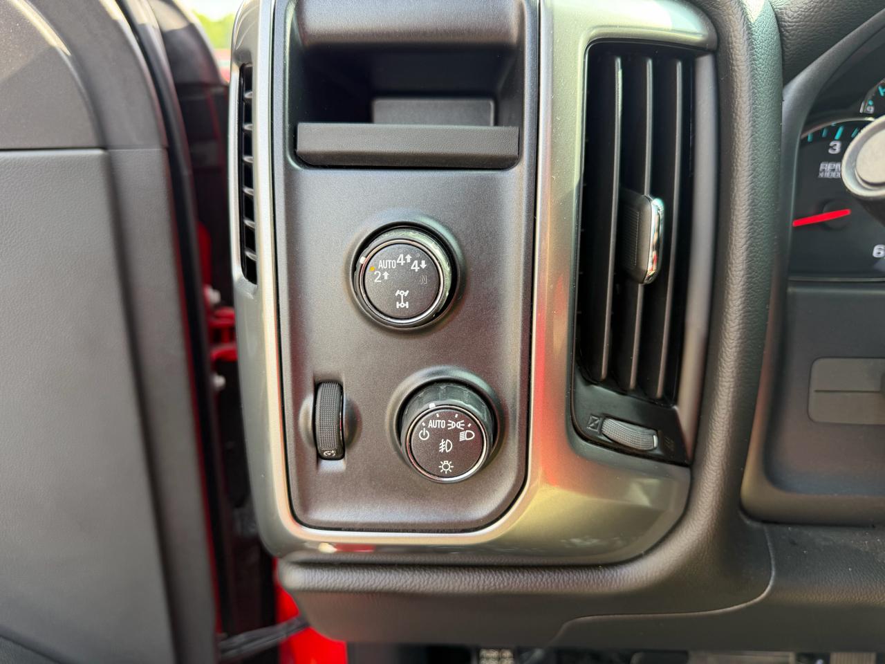 Chevrolet Silverado 1500 4WD Crew Cab 143.5" LT w/1LT 2018