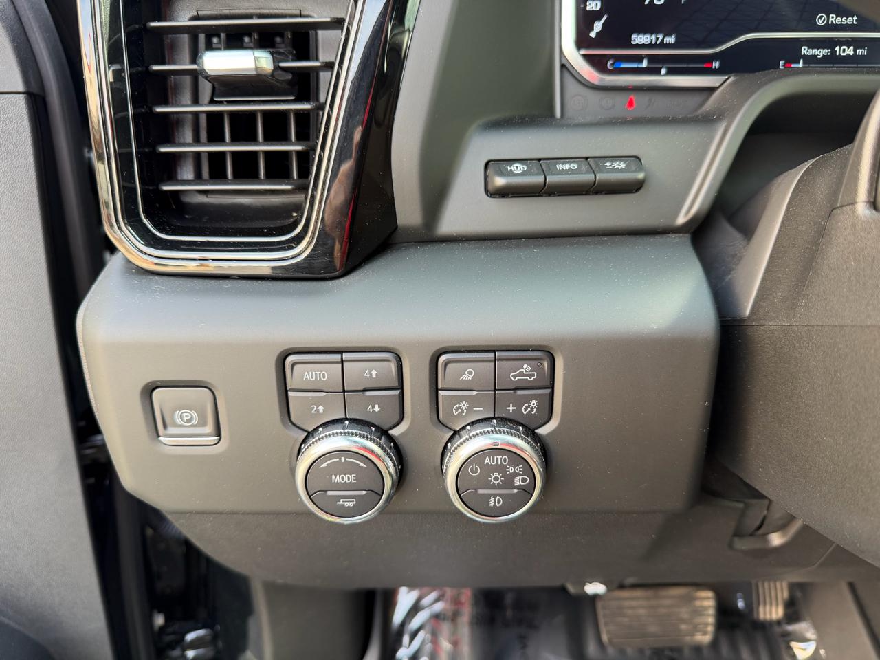 GMC Sierra 2500HD 4WD Crew Cab 159" AT4 2024