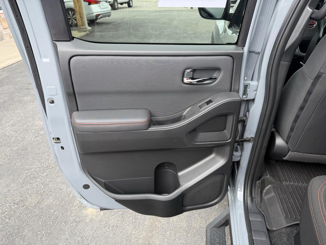 Nissan Frontier Crew Cab 4x4 PRO-4X 2024