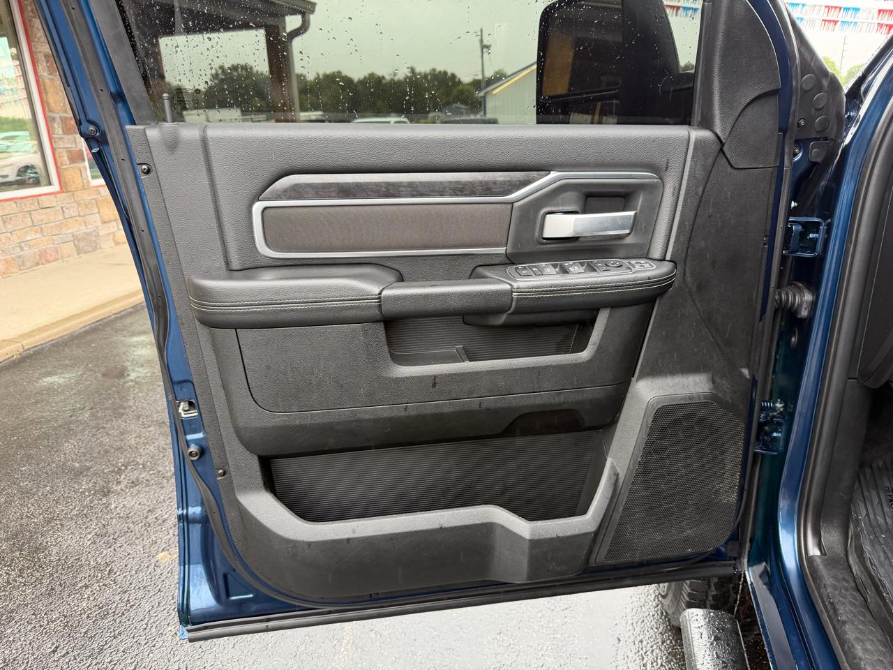 RAM 2500 Big Horn 4x4 Crew Cab 6'4" Box 2024