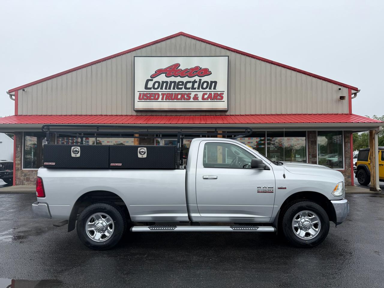 RAM 2500 SLT 4x2 Reg Cab 8' Box 2017