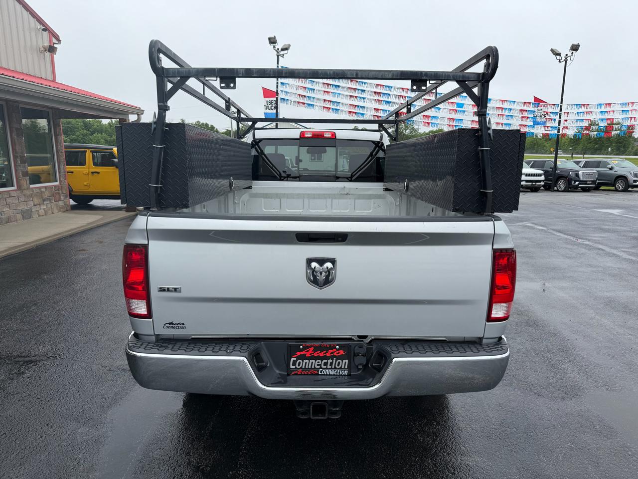 RAM 2500 SLT 4x2 Reg Cab 8' Box 2017