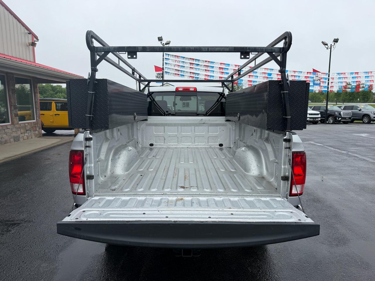 RAM 2500 SLT 4x2 Reg Cab 8' Box 2017