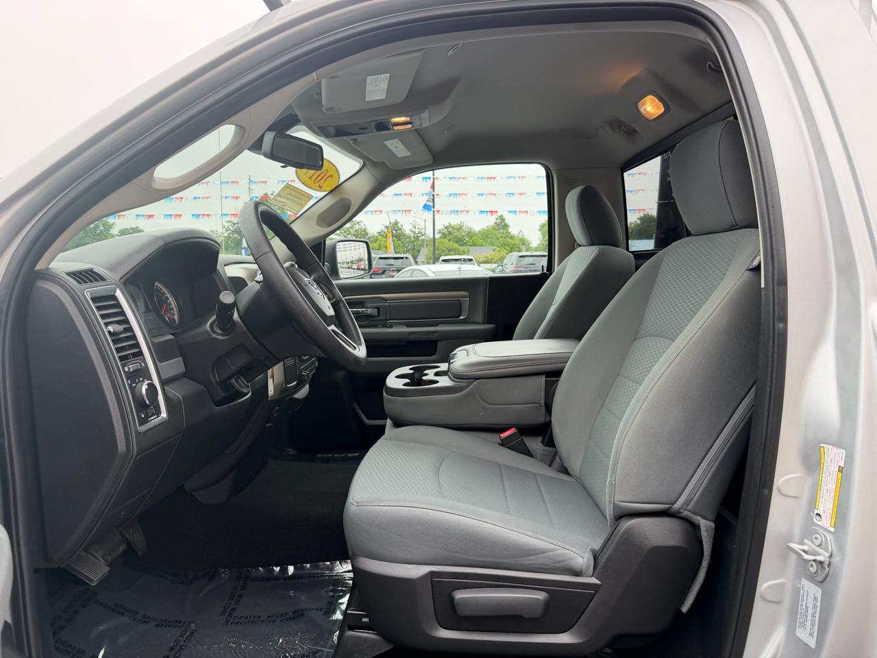 RAM 2500 SLT 4x2 Reg Cab 8' Box 2017
