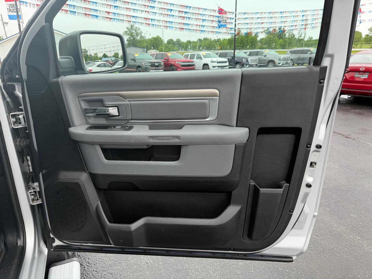 RAM 2500 SLT 4x2 Reg Cab 8' Box 2017