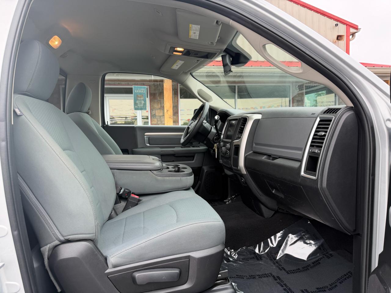 RAM 2500 SLT 4x2 Reg Cab 8' Box 2017