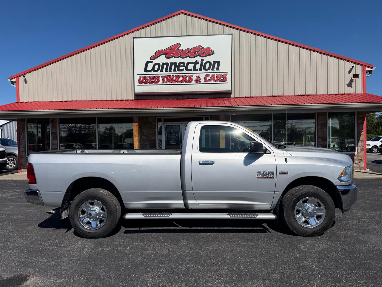 RAM 2500 SLT 4x2 Reg Cab 8' Box 2017