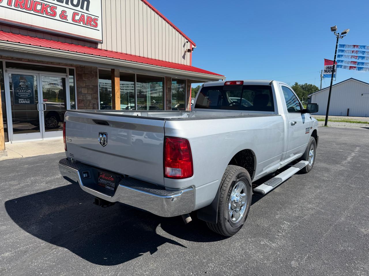RAM 2500 SLT 4x2 Reg Cab 8' Box 2017