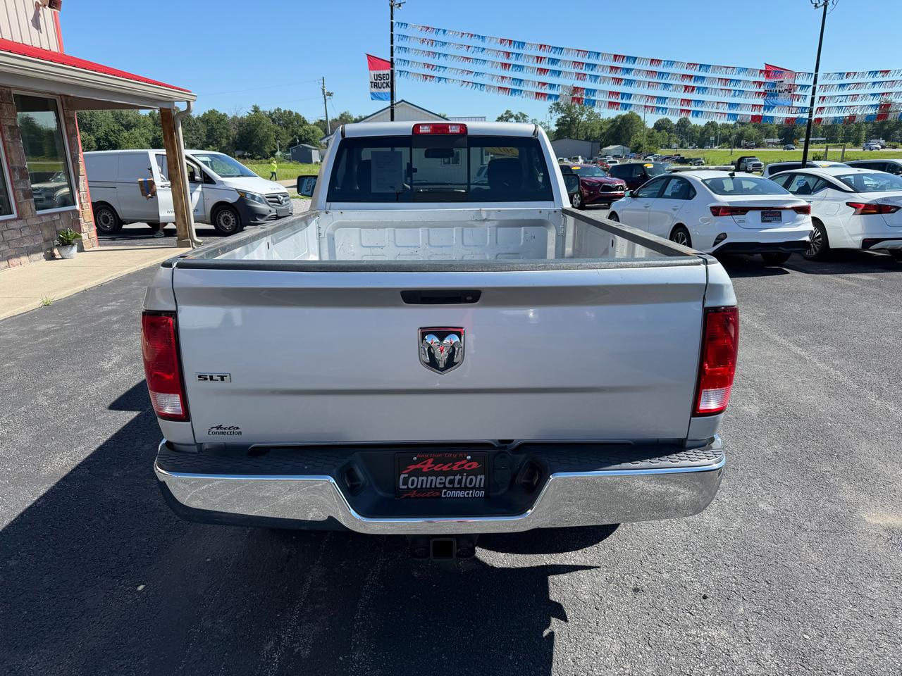 RAM 2500 SLT 4x2 Reg Cab 8' Box 2017