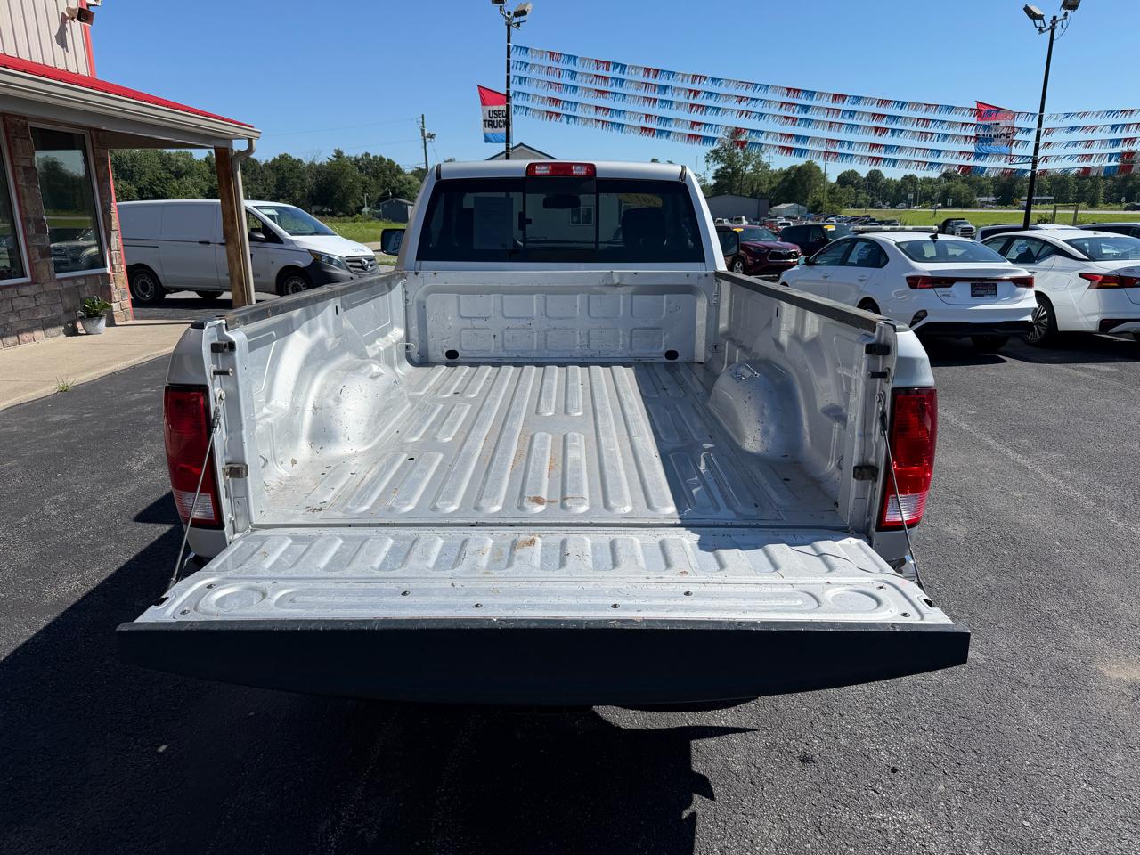 RAM 2500 SLT 4x2 Reg Cab 8' Box 2017