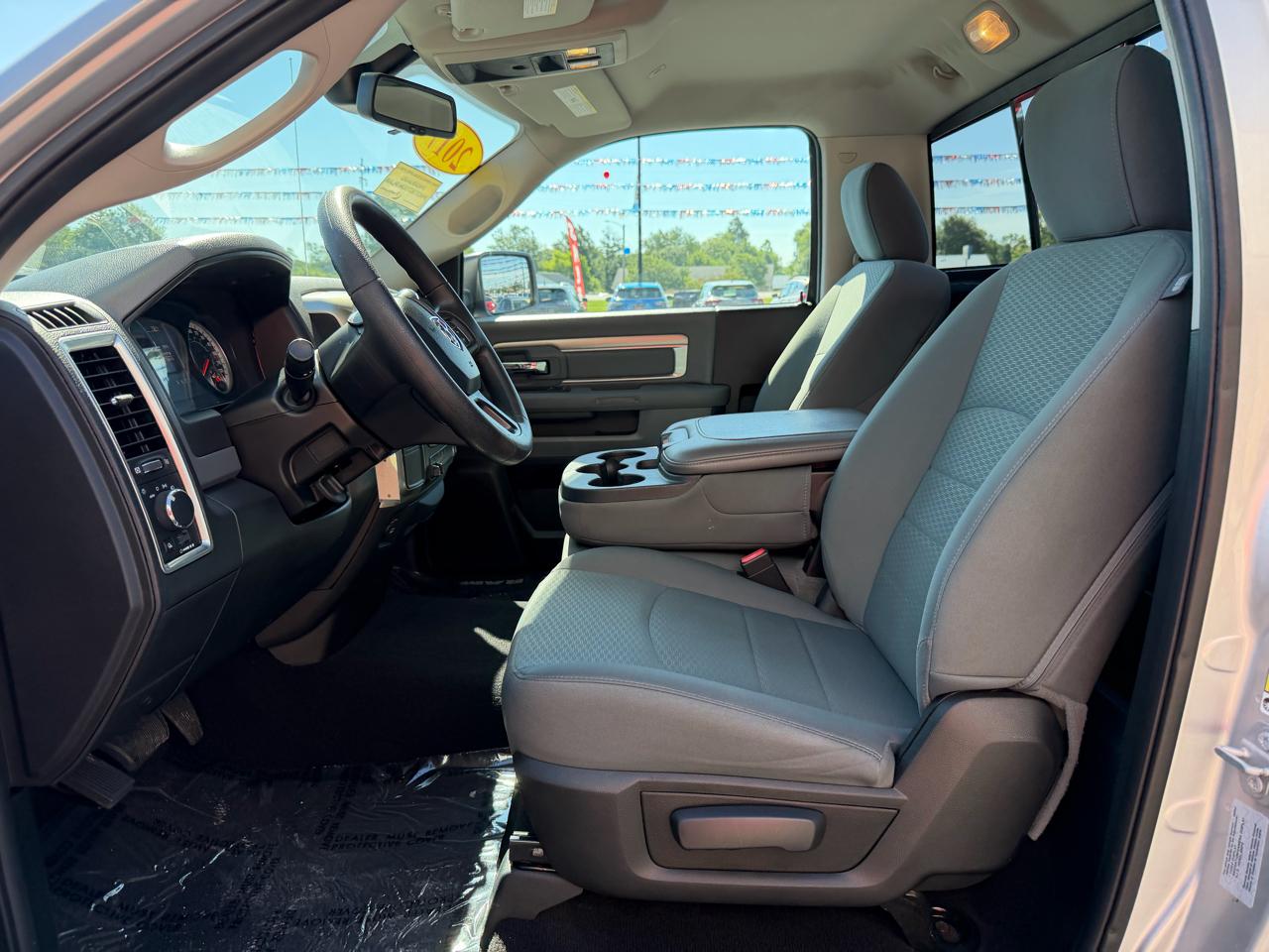 RAM 2500 SLT 4x2 Reg Cab 8' Box 2017