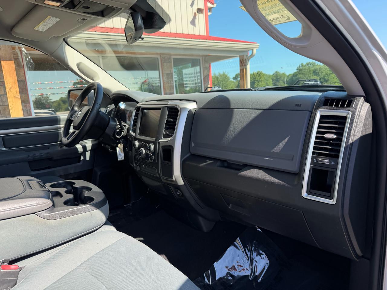 RAM 2500 SLT 4x2 Reg Cab 8' Box 2017