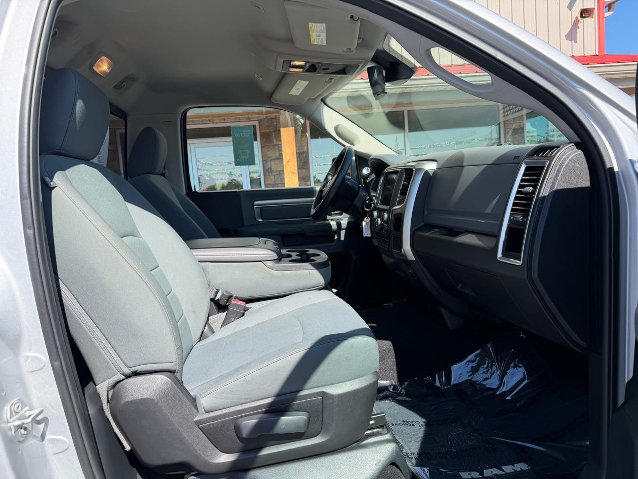 RAM 2500 SLT 4x2 Reg Cab 8' Box 2017