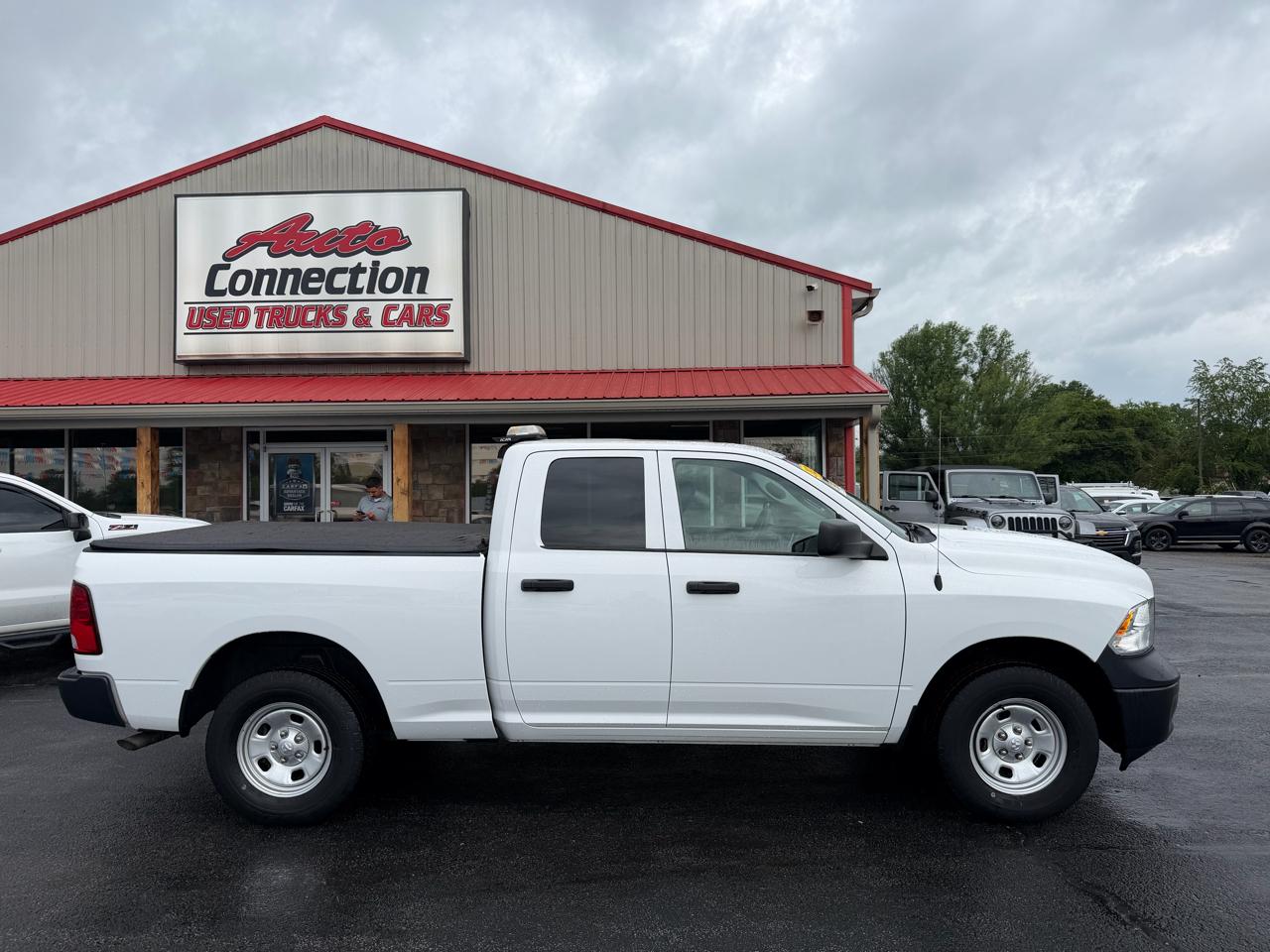 RAM 1500 Classic Tradesman 4x4 Quad Cab 6'4" Box 2022