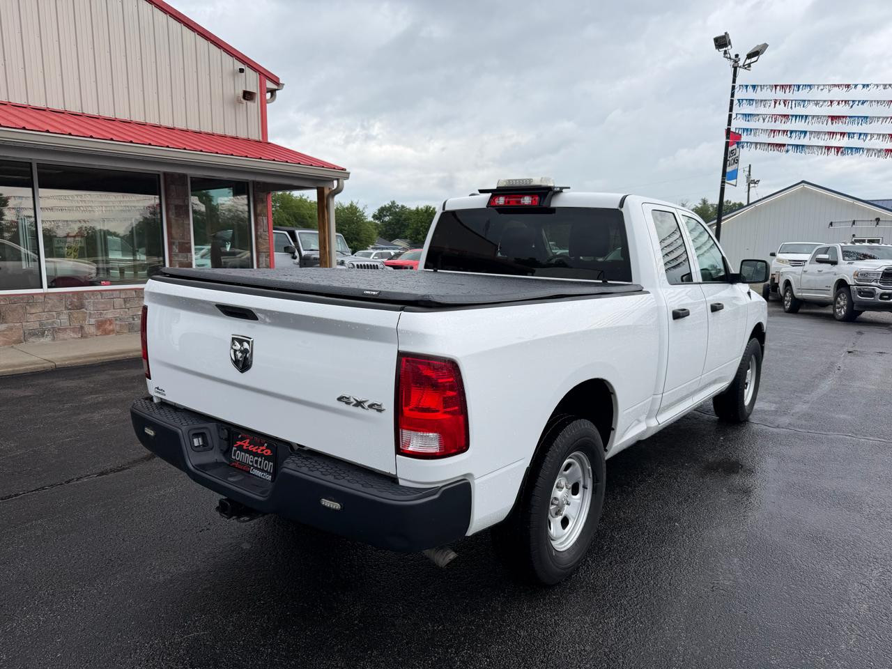 RAM 1500 Classic Tradesman 4x4 Quad Cab 6'4" Box 2022