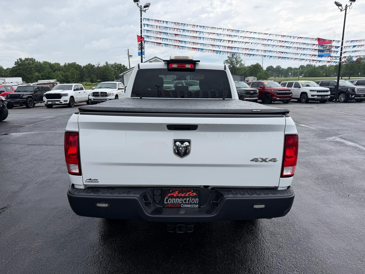 RAM 1500 Classic Tradesman 4x4 Quad Cab 6'4" Box 2022