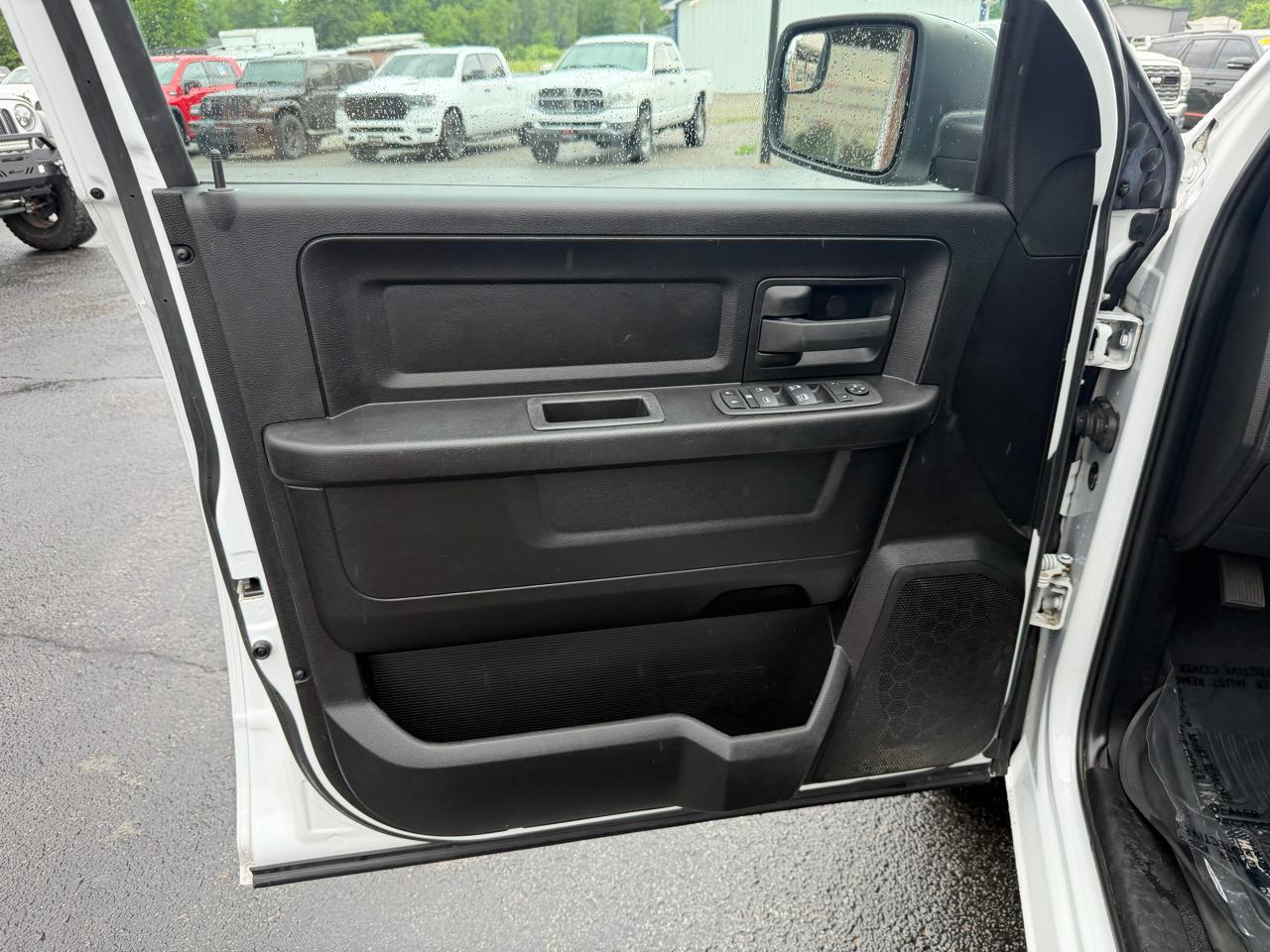 RAM 1500 Classic Tradesman 4x4 Quad Cab 6'4" Box 2022
