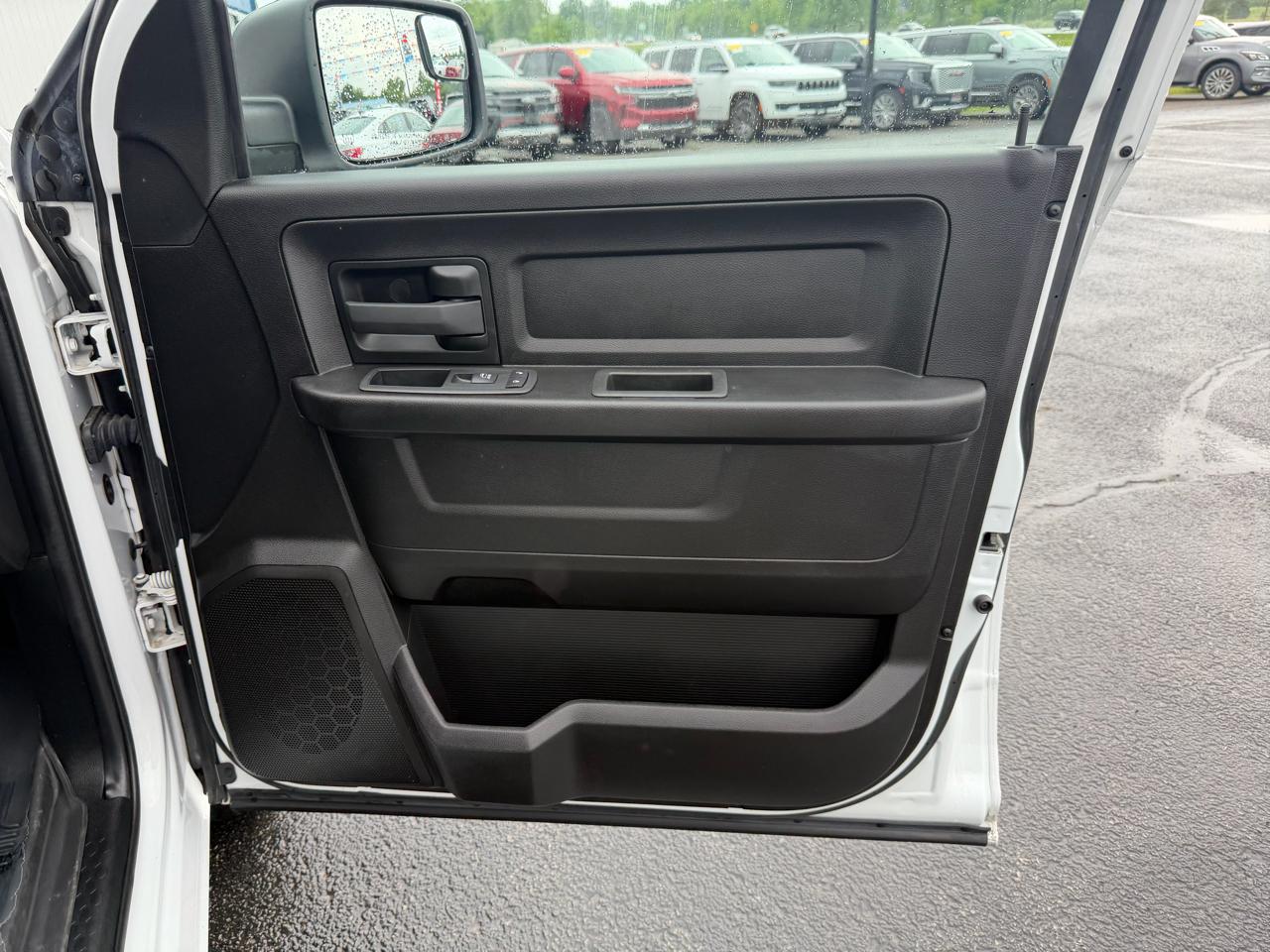 RAM 1500 Classic Tradesman 4x4 Quad Cab 6'4" Box 2022