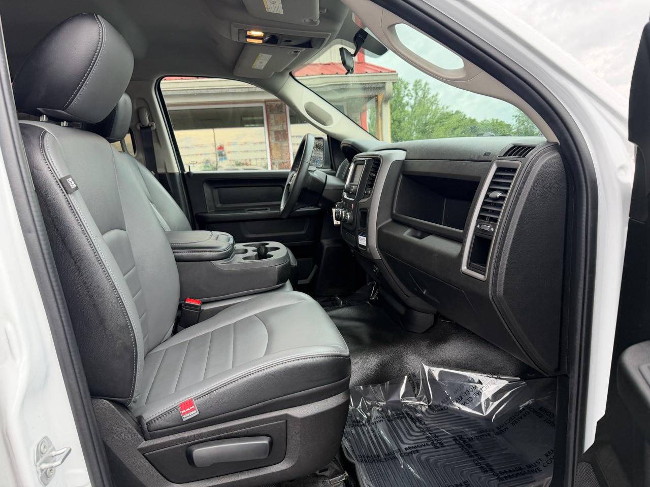 RAM 1500 Classic Tradesman 4x4 Quad Cab 6'4" Box 2022