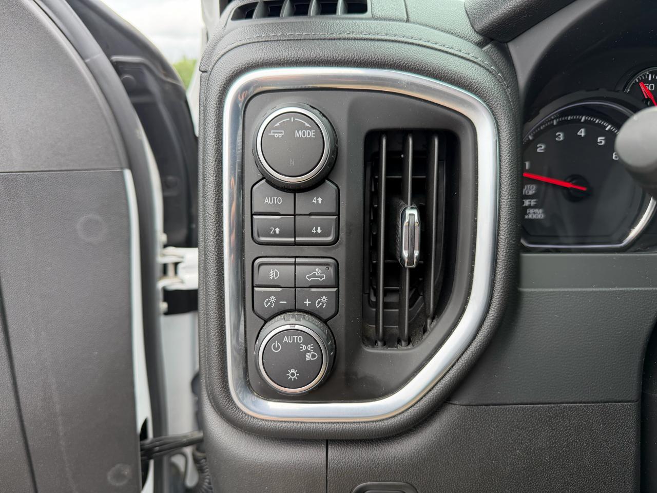 Chevrolet Silverado 1500 4WD Crew Cab 147" RST 2021