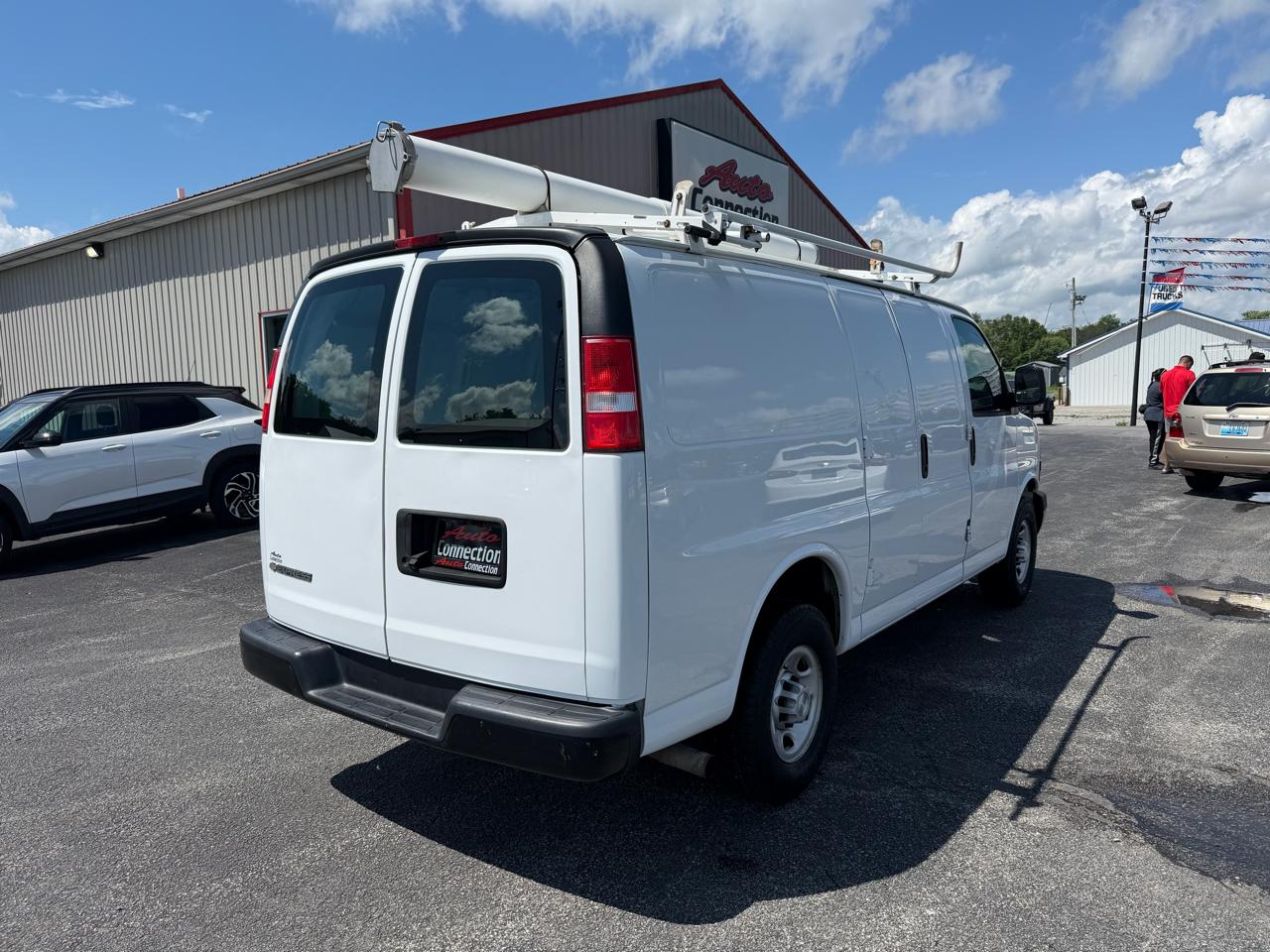 Chevrolet Express Cargo Van RWD 2500 135" 2018