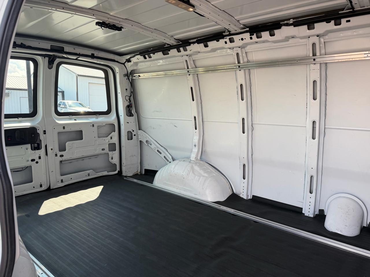 Chevrolet Express Cargo Van RWD 2500 135" 2018