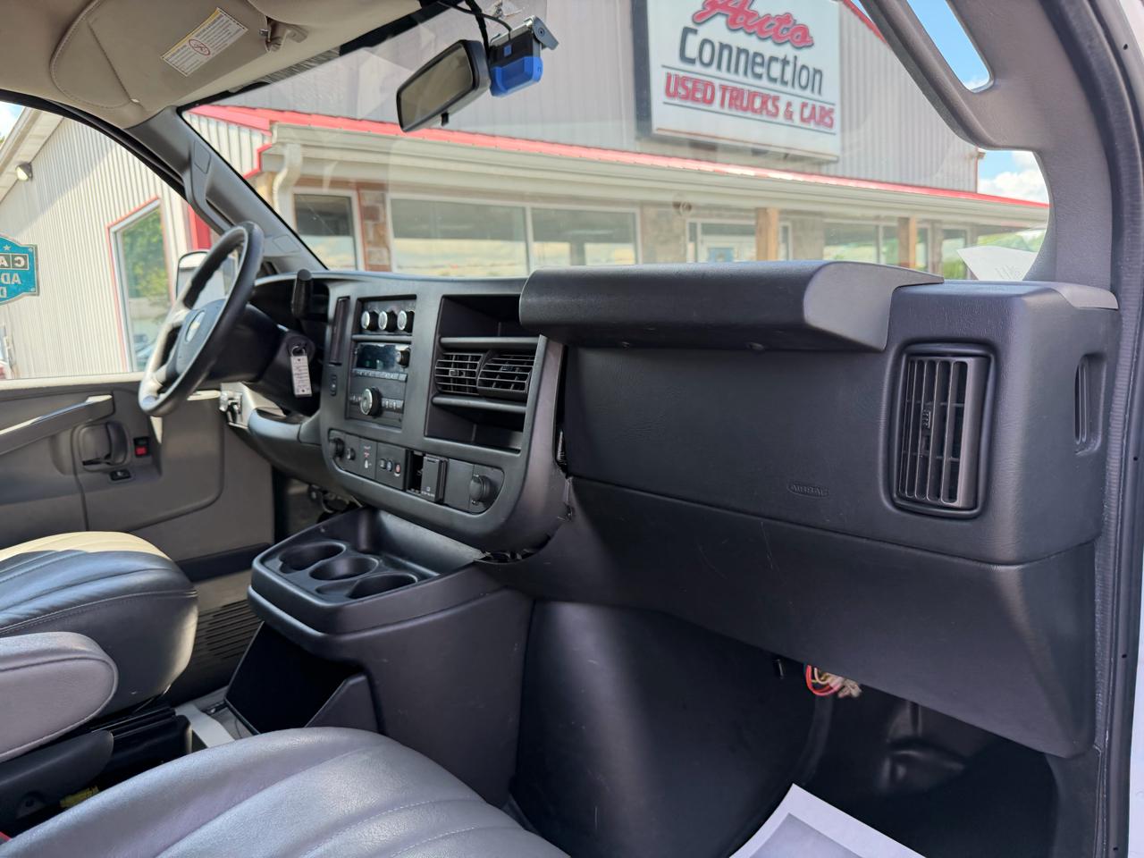 Chevrolet Express Cargo Van RWD 2500 135" 2018