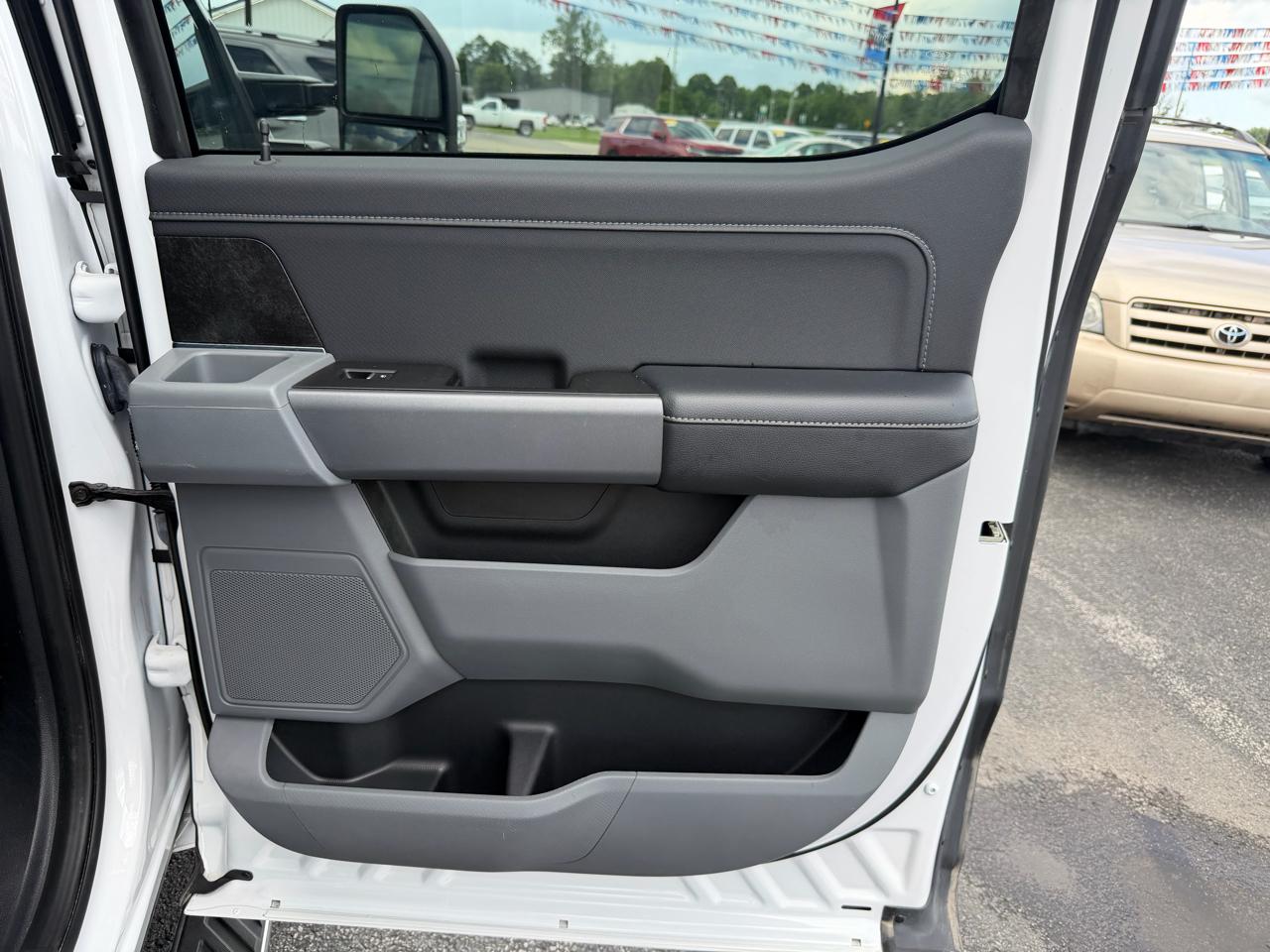 Ford F-150 4WD SuperCrew 139" XLT 2021
