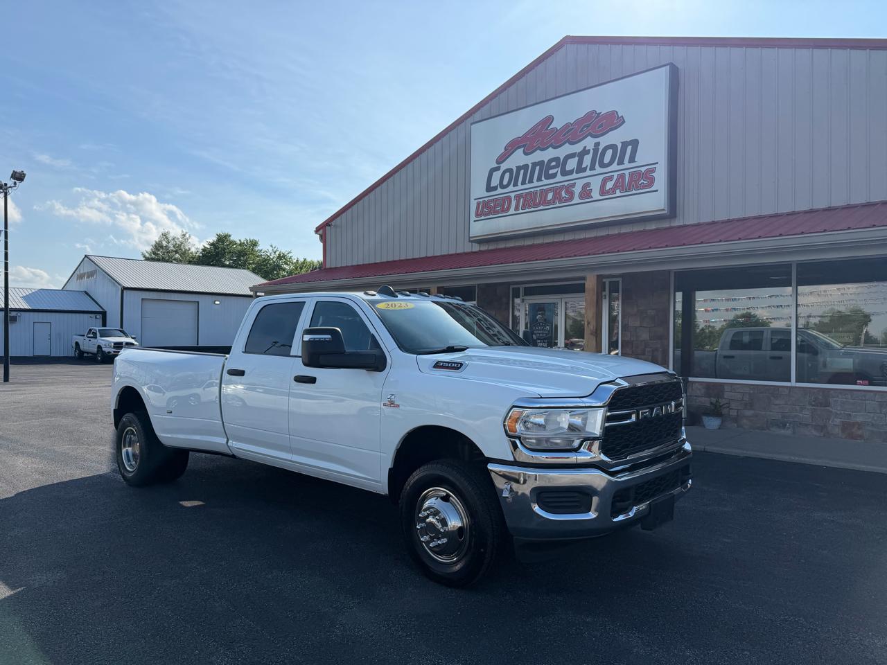 RAM 3500 Tradesman 4x4 Crew Cab 8' Box 2023