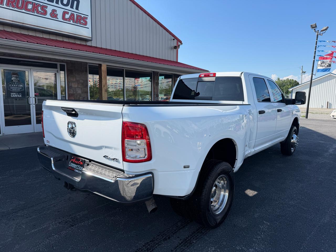 RAM 3500 Tradesman 4x4 Crew Cab 8' Box 2023