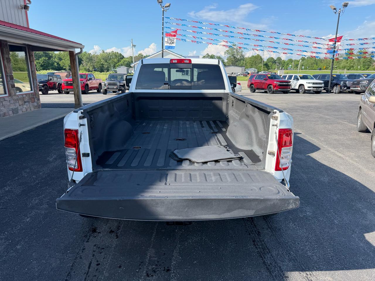 RAM 3500 Tradesman 4x4 Crew Cab 8' Box 2023