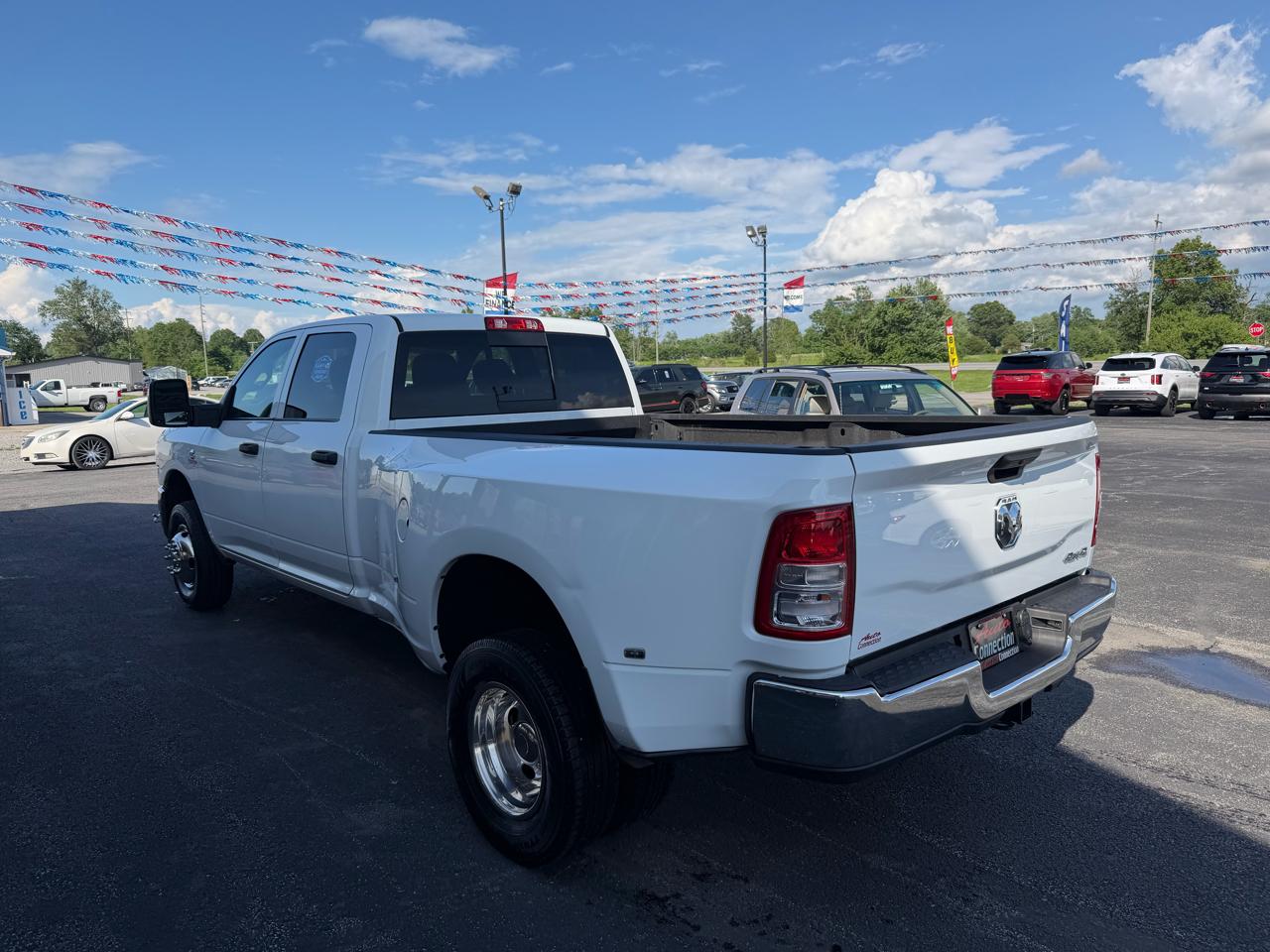 RAM 3500 Tradesman 4x4 Crew Cab 8' Box 2023