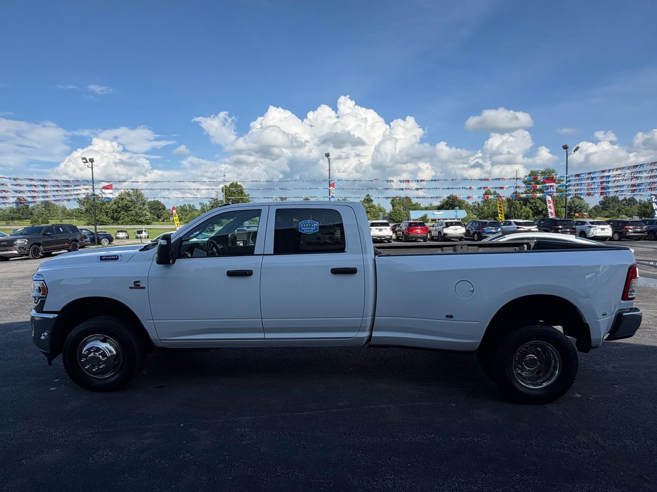 RAM 3500 Tradesman 4x4 Crew Cab 8' Box 2023