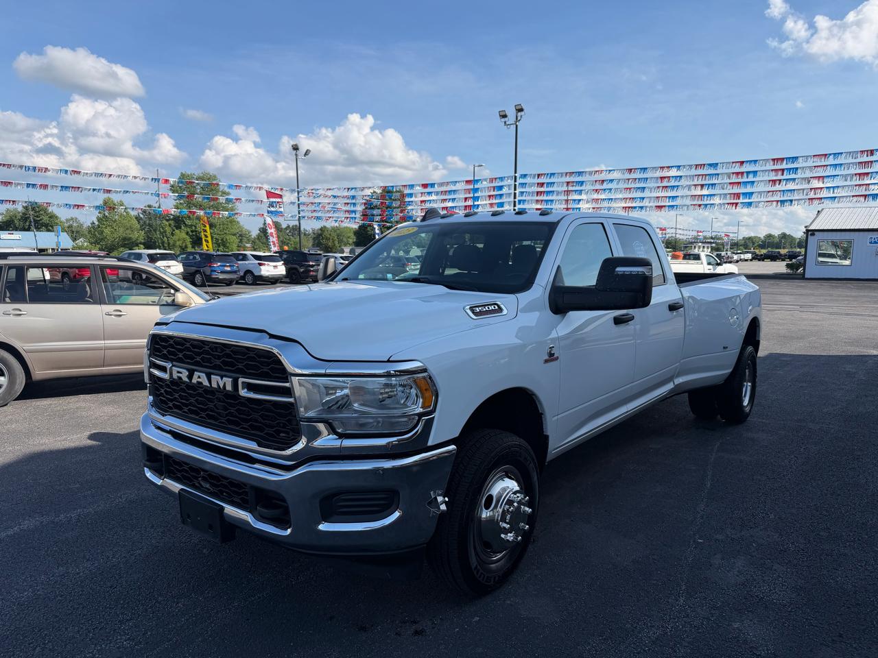 RAM 3500 Tradesman 4x4 Crew Cab 8' Box 2023