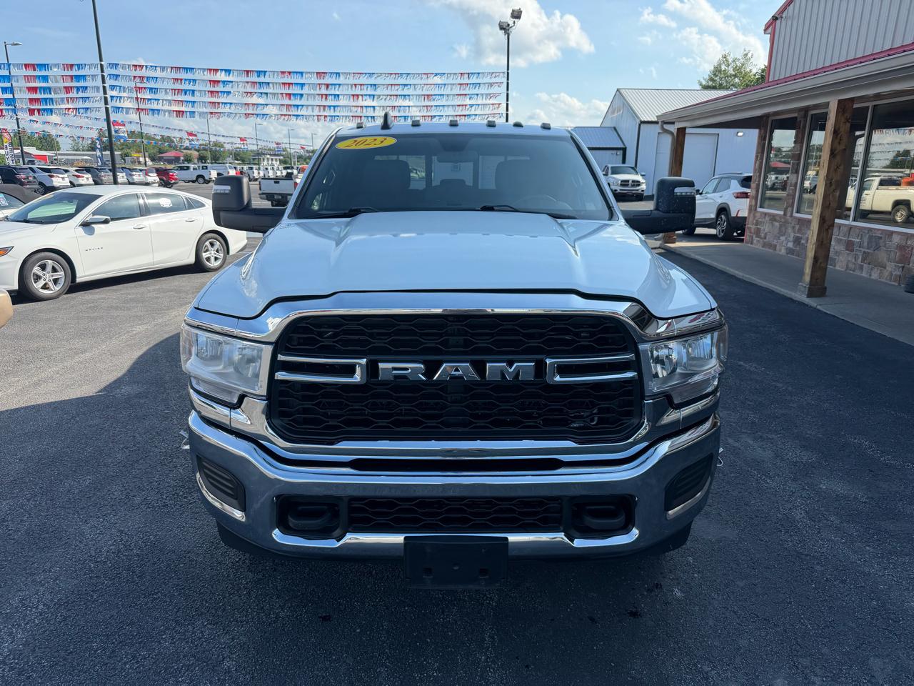 RAM 3500 Tradesman 4x4 Crew Cab 8' Box 2023