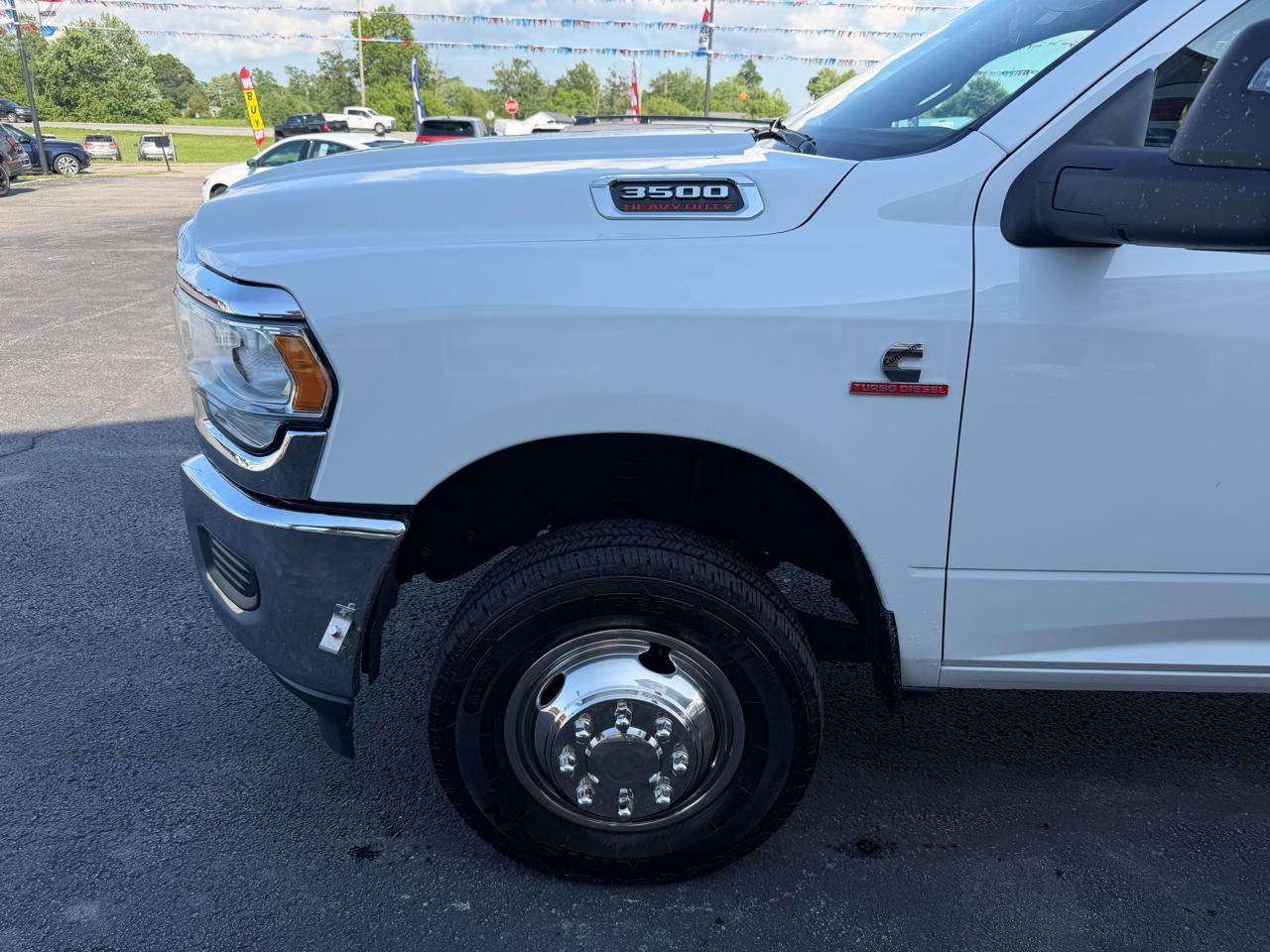RAM 3500 Tradesman 4x4 Crew Cab 8' Box 2023