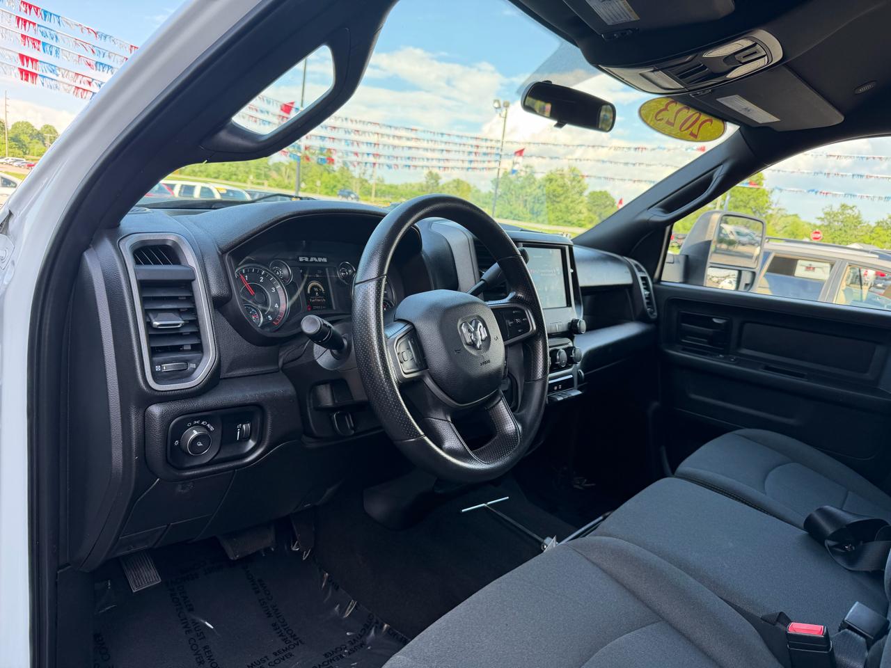 RAM 3500 Tradesman 4x4 Crew Cab 8' Box 2023