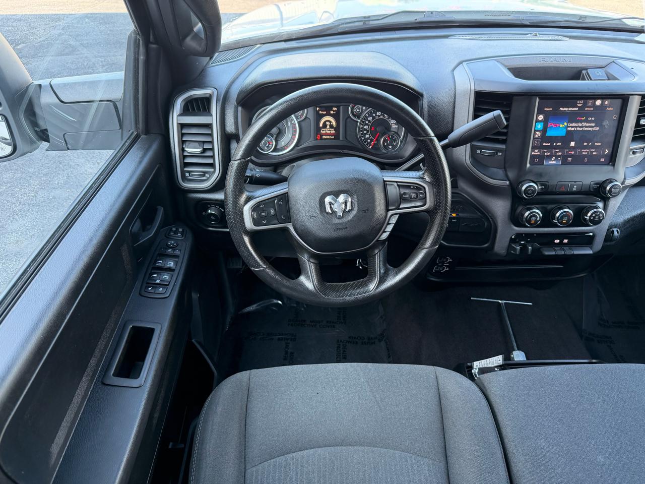 RAM 3500 Tradesman 4x4 Crew Cab 8' Box 2023