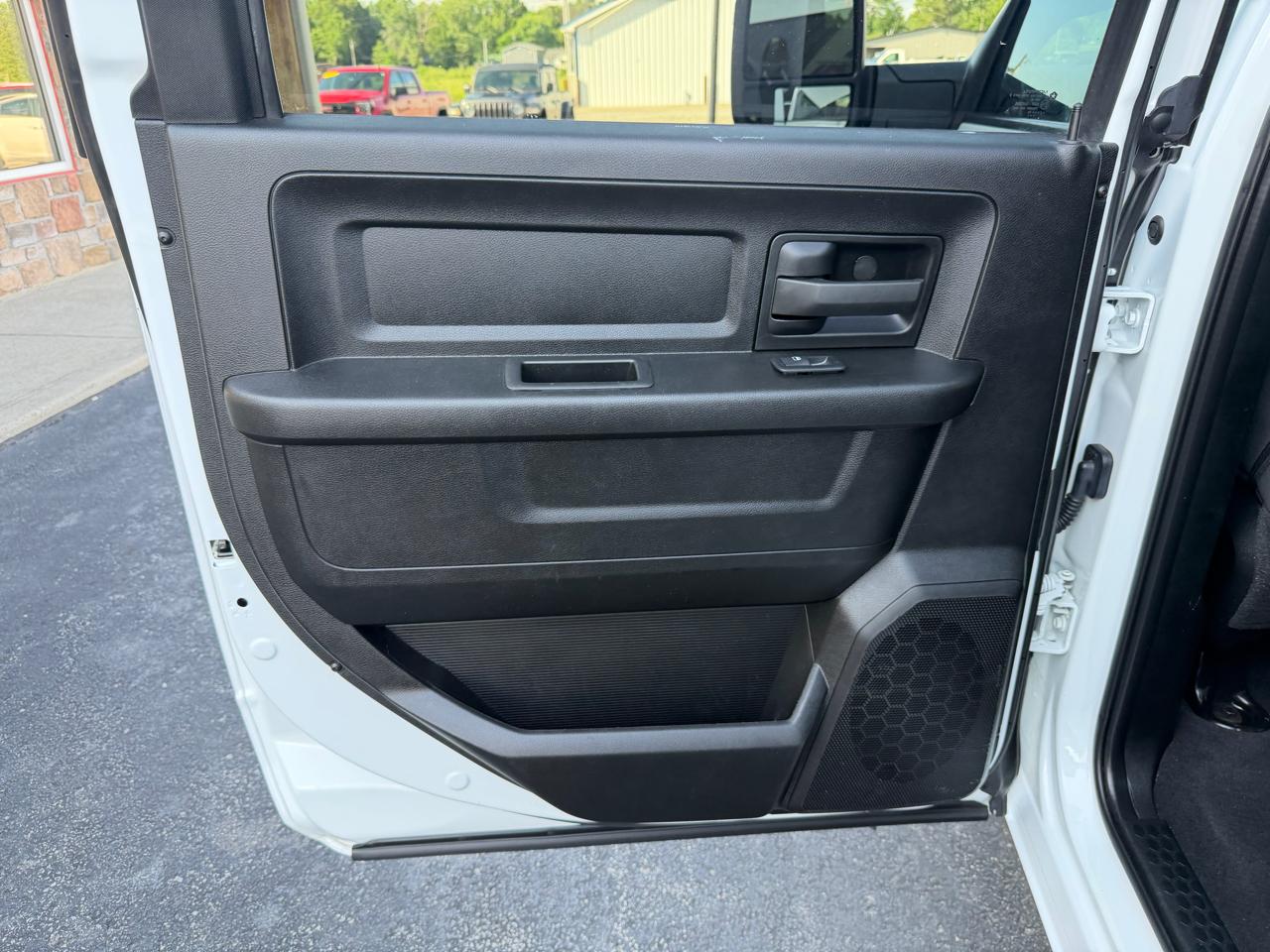 RAM 3500 Tradesman 4x4 Crew Cab 8' Box 2023