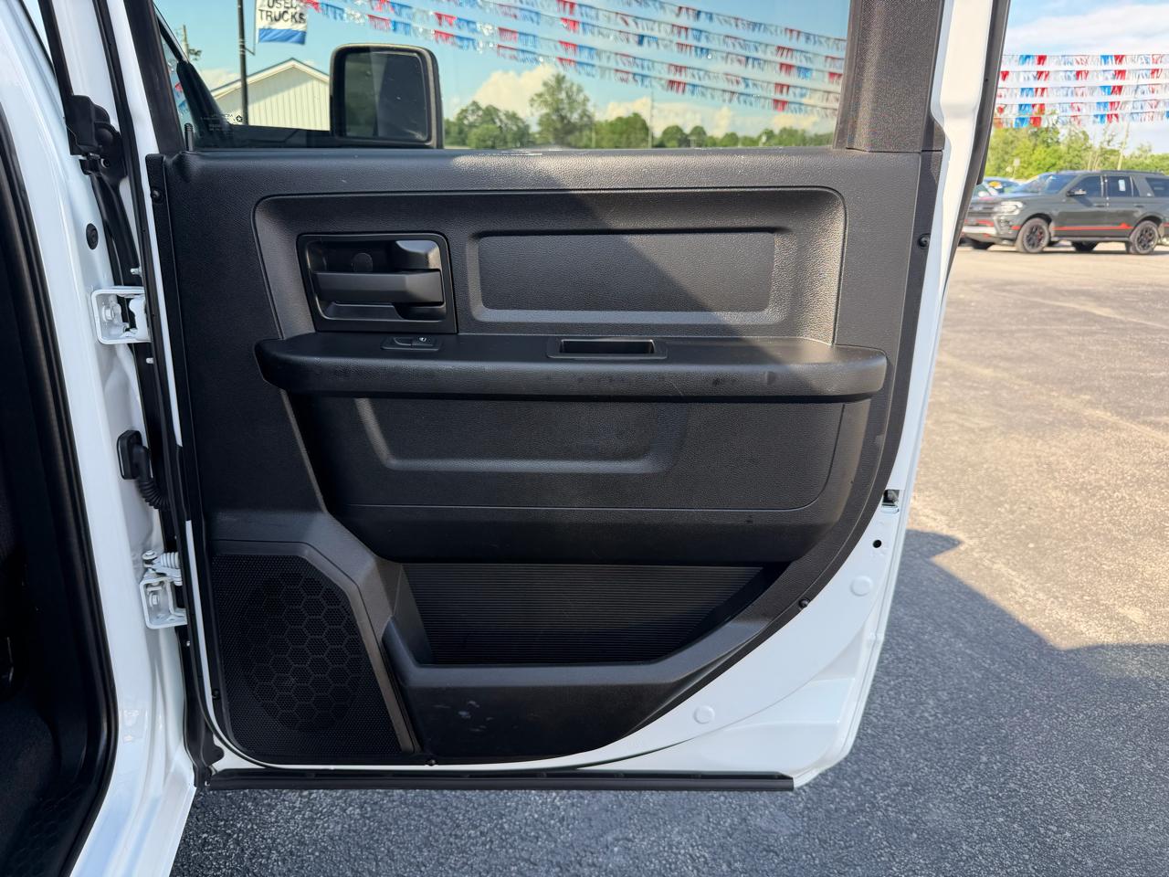 RAM 3500 Tradesman 4x4 Crew Cab 8' Box 2023
