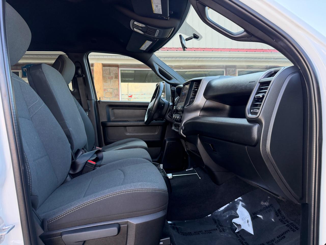 RAM 3500 Tradesman 4x4 Crew Cab 8' Box 2023