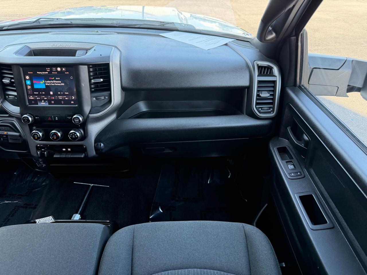 RAM 3500 Tradesman 4x4 Crew Cab 8' Box 2023