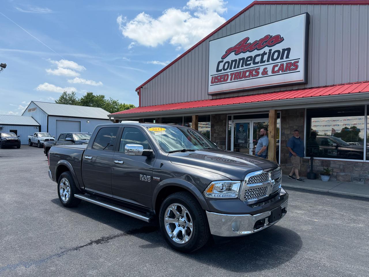 RAM 1500 Laramie 4x4 Crew Cab 5'7" Box 2017
